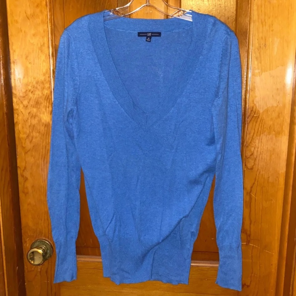 GAP sweater